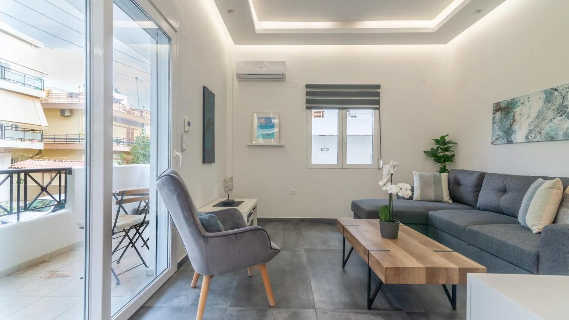 Misty Grey Apartment Near City Centre イラクリオン