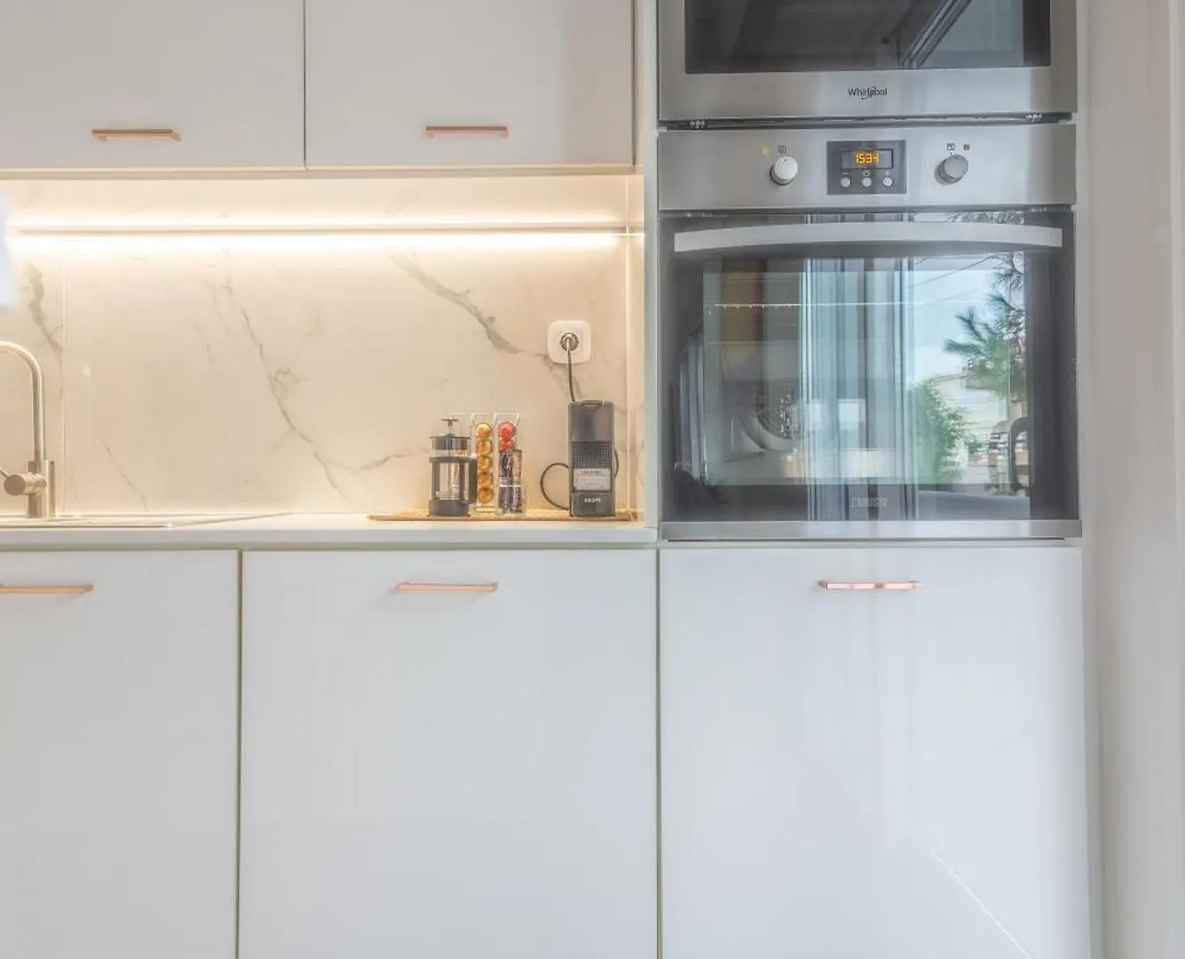 Misty Grey Apartment Near City Centre イラクリオン ギリシャ