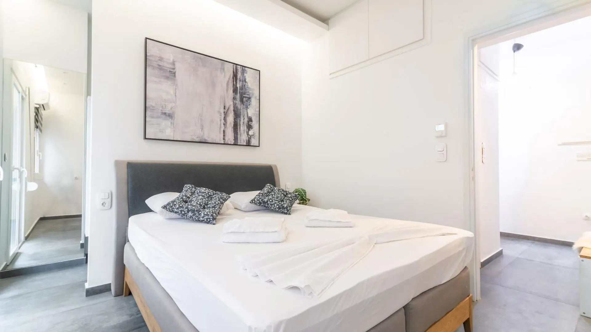 Misty Grey Apartment Near City Centre イラクリオン