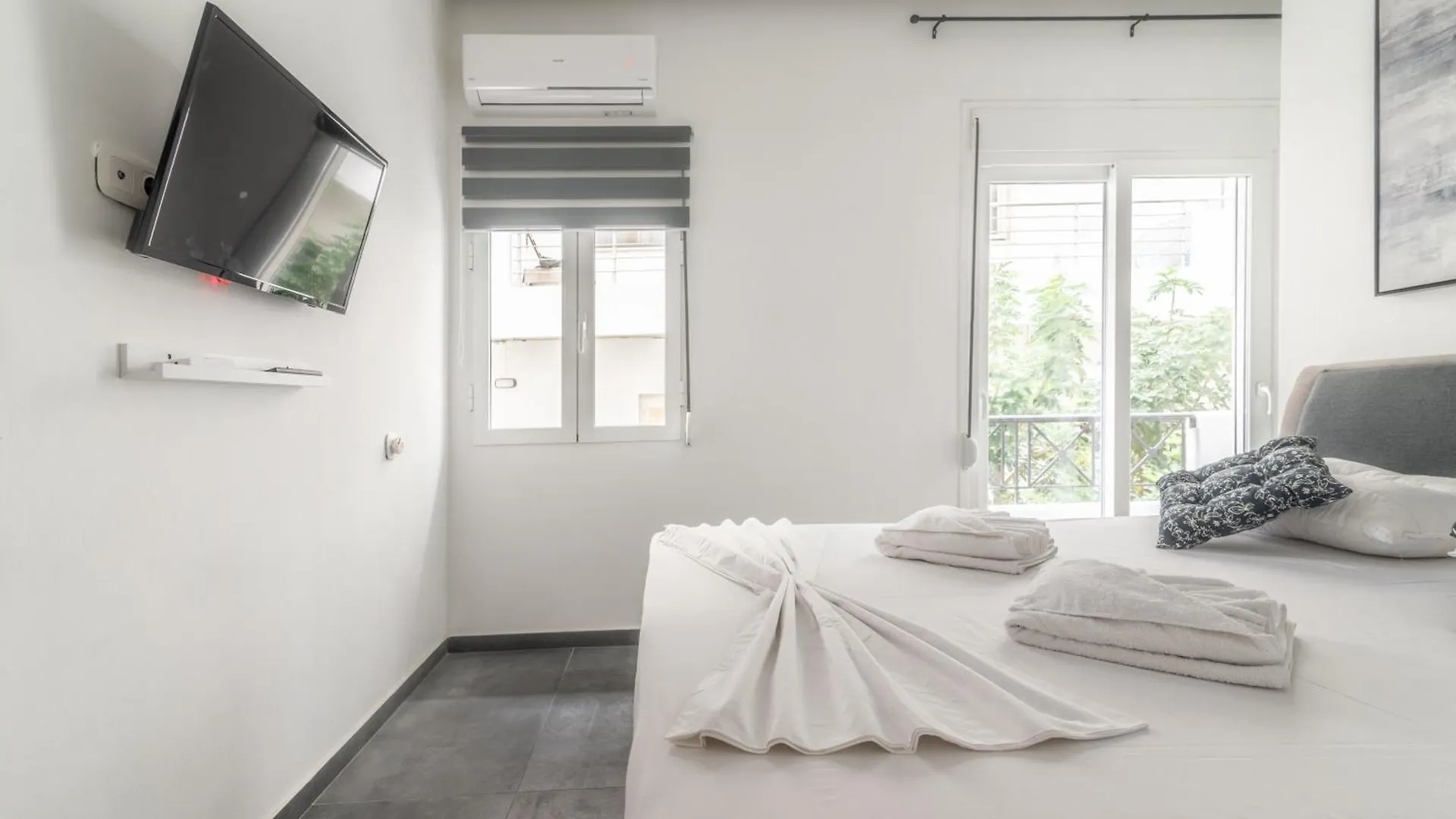 Misty Grey Apartment Near City Centre Heraklion  Greece