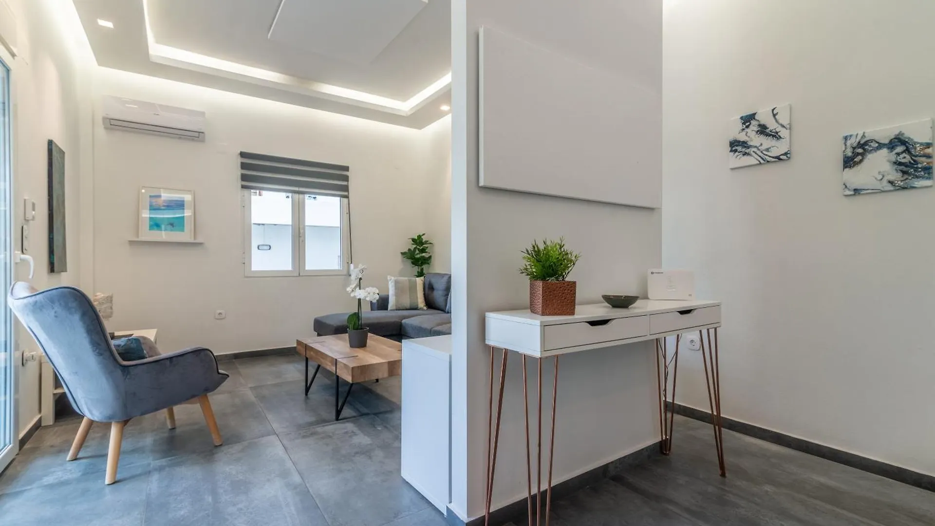Misty Grey Apartment Near City Centre Heraklion