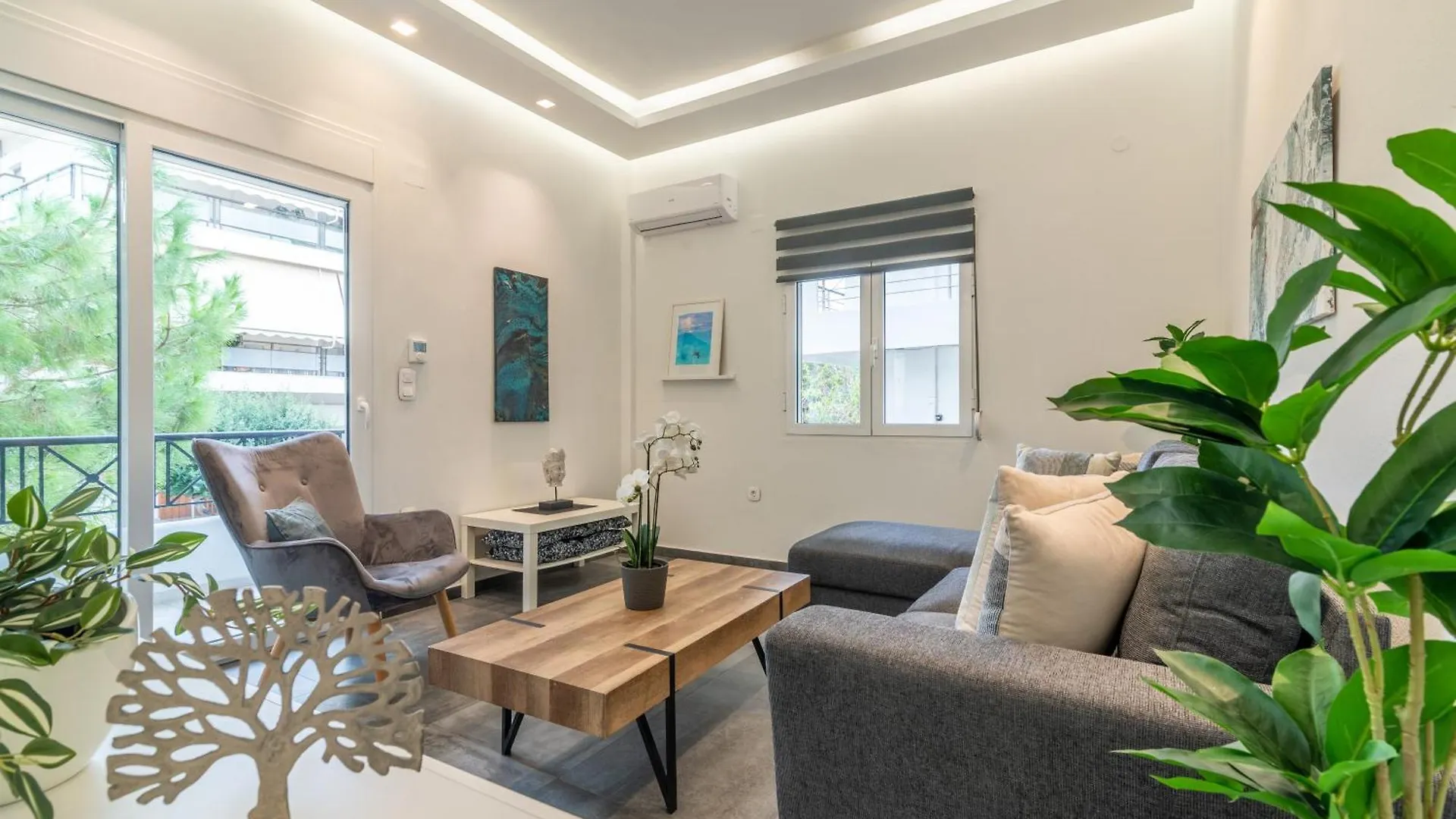 Misty Grey Apartment Near City Centre Heraklion