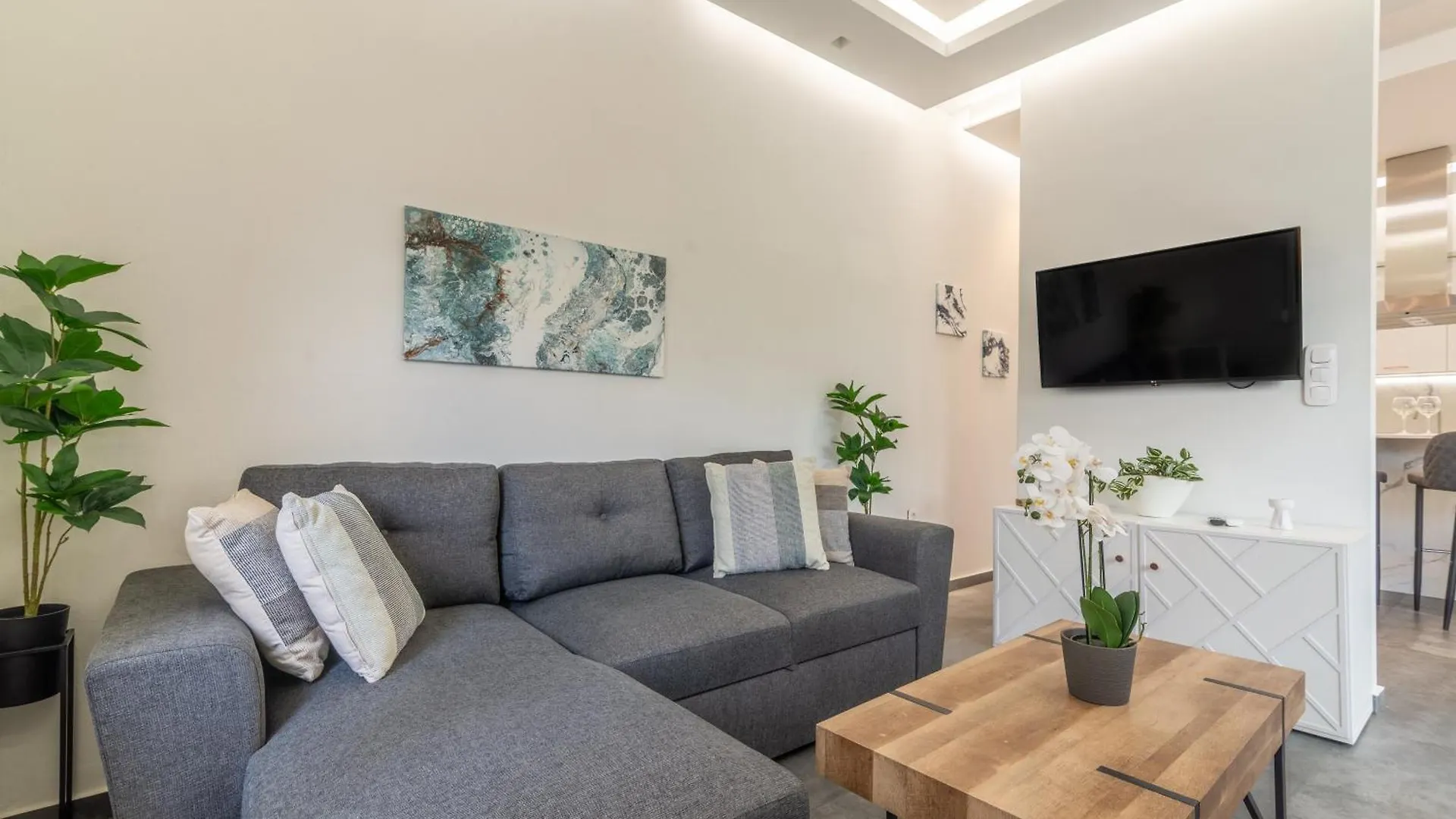 Misty Grey Apartment Near City Centre Heraklion  Greece