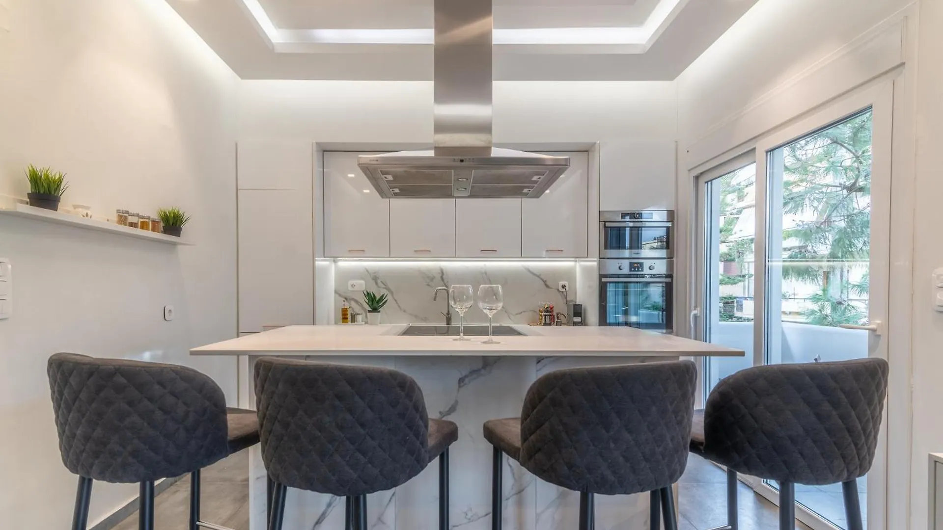 Misty Grey Apartment Near City Centre Heraklion  Greece