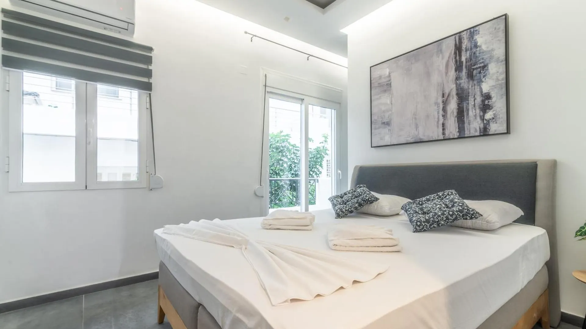 Misty Grey Apartment Near City Centre Heraklion  Greece