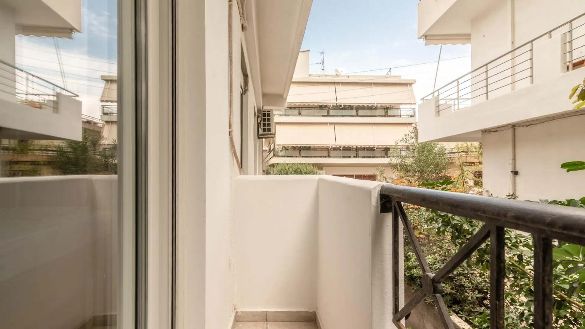 Misty Grey Apartment Near City Centre Heraklion