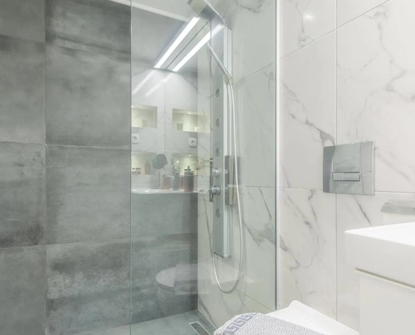 Misty Grey Apartment Near City Centre Heraklion  Greece