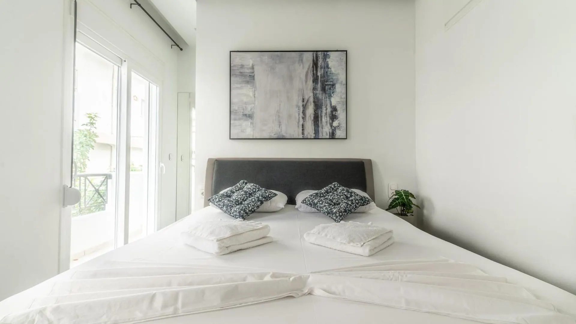 Misty Grey Apartment Near City Centre Heraklion